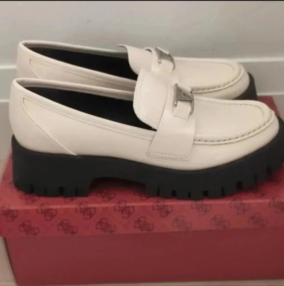 GUESS | Women's Ivory 150 Patent Chunky Loafers Size 7.5 - Picture 2 of 5